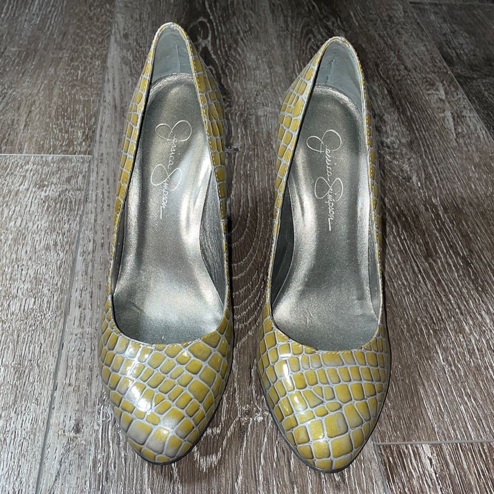 Jessica Simpson Exotic Snake Print Embossed Green  7 1/2